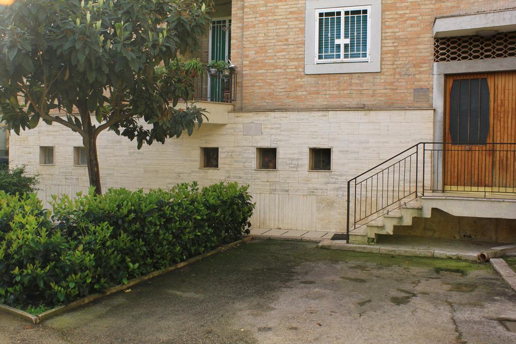 B&B Il Giardino In Citta - Parcheggio Privato Gratuito Foggia Exteriör bild